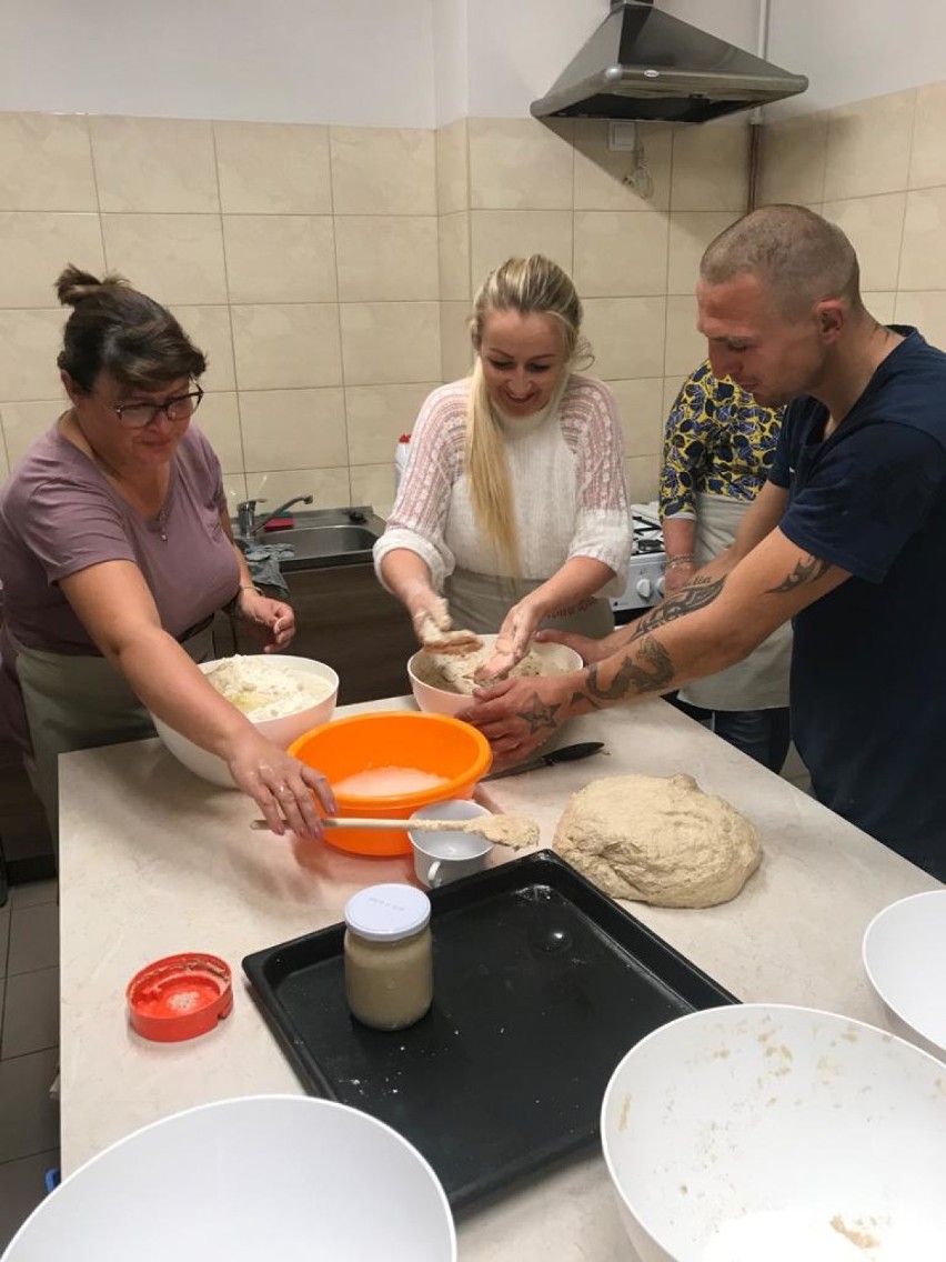Nowy Tomyśl: Warsztaty z pieczenia chleba w Nowej Róży 
