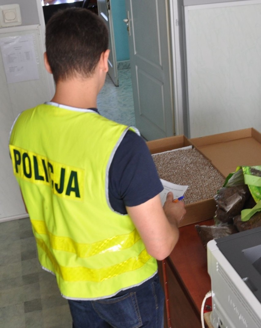 Policja i skarbówka wykryły nielegalny tytoń i alkohol w centrum Łowicza
