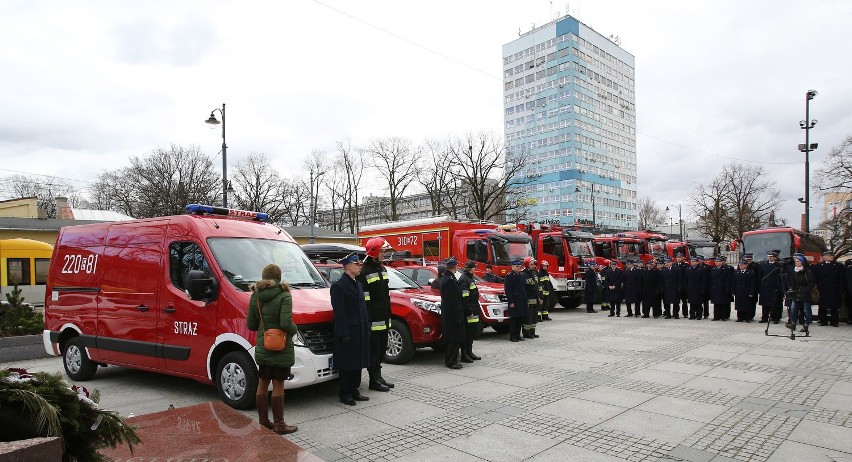 Straż pożarna w łódzkiem otrzymała 27 nowych samochodów....