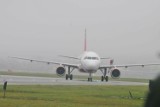 Niepokojąca informacja o ładunku w samolocie. Samolot lądował w Krakowie w asyście straży pożarnych