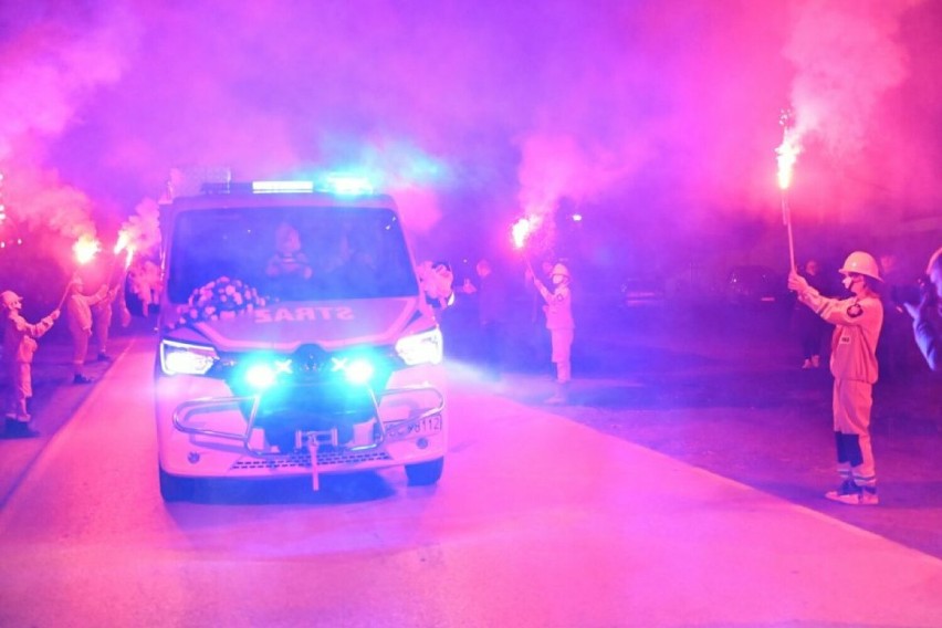 Powitanie nowego samochodu strażackiego w OSP Borek
