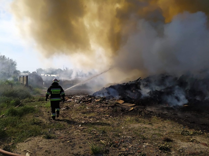 Wielki pożar wysypiska śmieci w Ostrowie Wielkopolskim. W działaniach brało udział 150 ratowników [AKTUALIZACJA]