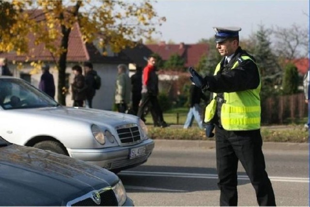 ZNICZ. Zwiększona liczba patroli na drogach w całym powiecie