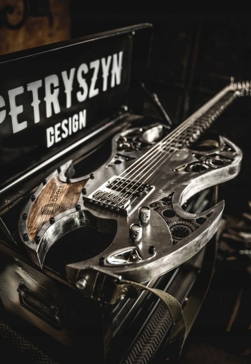 Gitara Petryszyn wykonana z części motoryzacyjnych