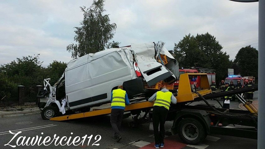 Wypadek w Ogrodzieńcu. Nie żyje mężczyzna [FOTO]