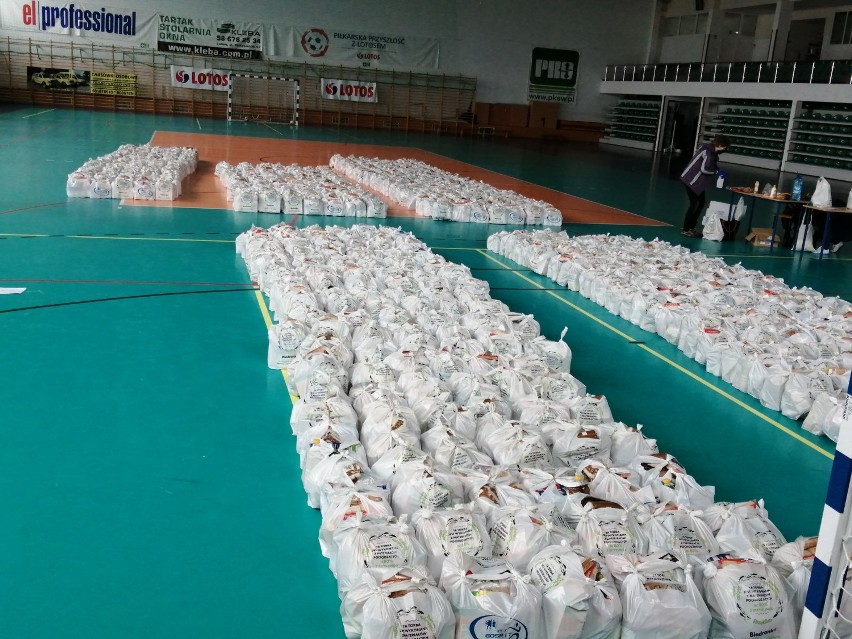 Aż 11 ton żywności w hali GOSRiT w Luzinie |ZDJĘCIA