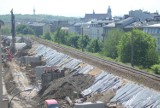 Wielka inwestycja kolejowa w centrum Krakowa. Zobacz postęp prac [ZDJĘCIA]