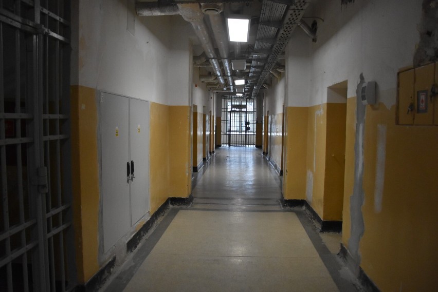 To więzienie jest ponoć jednym z najcięższych w Polsce - NIKT nie chce tam trafić! Zobacz ZDJĘCIA ze środka. Jak się tam żyje?