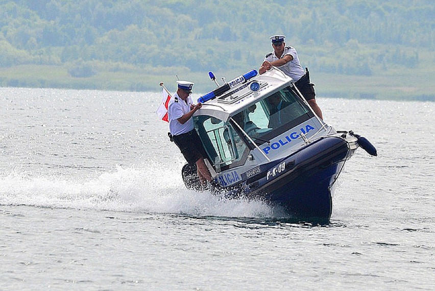 Policjanci na Jeziorze Tarnobrzeskim