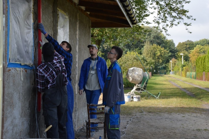 CKP w Bełchatowie znów uruchomił brygady remontowe. Komu teraz pomagają uczniowie? 