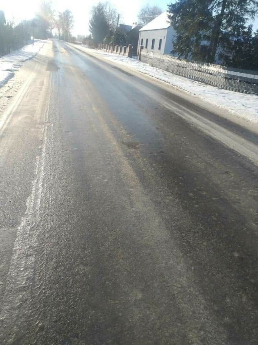 Tak we wtorek (9 stycznia) wygląda droga powiatowa w Starej...