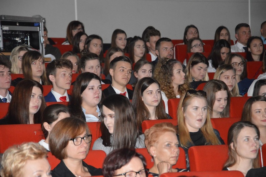 II Liceum Ogólnokształcące w Głogowie pożegnało tegorocznych absolwentów [ZDJĘCIA]