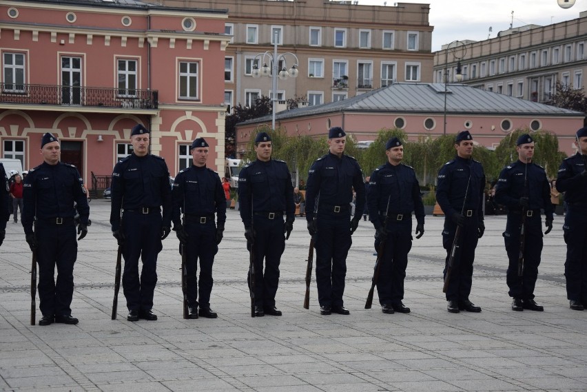 Policjanci świętują pod Jasną Górą. Pokaz musztry paradnej