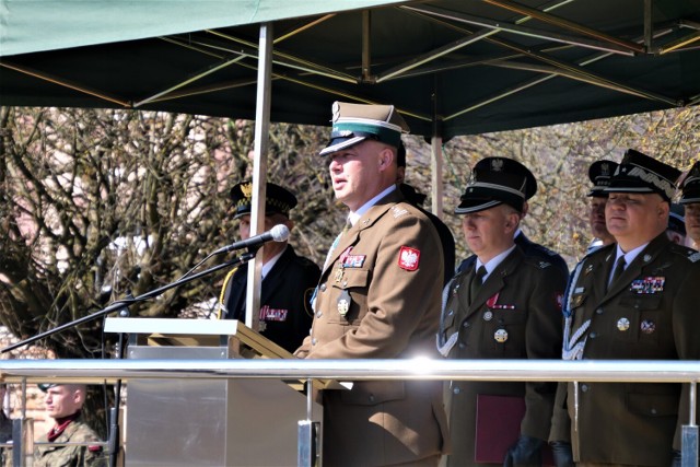 Podczas uroczystego apelu, na terenie jednostki wojskowej w Chełmie,  odbyło się przekazanie obowiązków nowemu dowódcy.