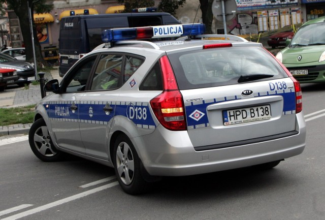 26-latek z Zamościa pożyczył samochód od swojego ojca a potem, jadąc na podwójnym gazie, wjechał nim w inne auto