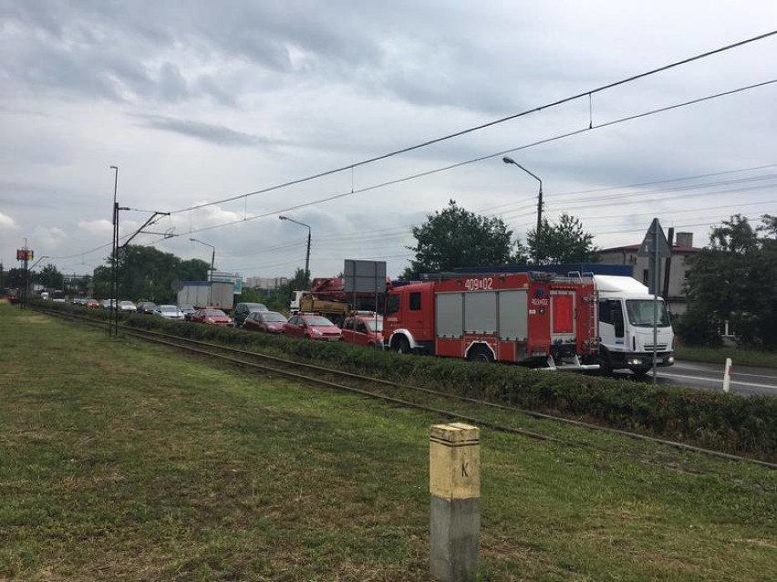 Wypadek w Czeladzi: Tramwaj zderzył się z ciężarówką. Są poszkodowani [ZDJĘCIA]