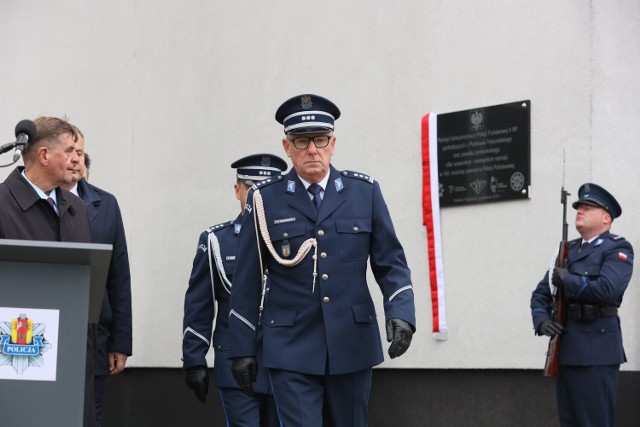 Na budynku KMP Piotrków odsłonięto tablicę pamiątkową