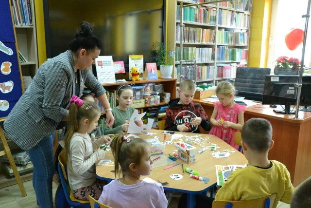 W czasie ferii w bibliotece w Kikole odbywały się atrakcyjne zajęcia