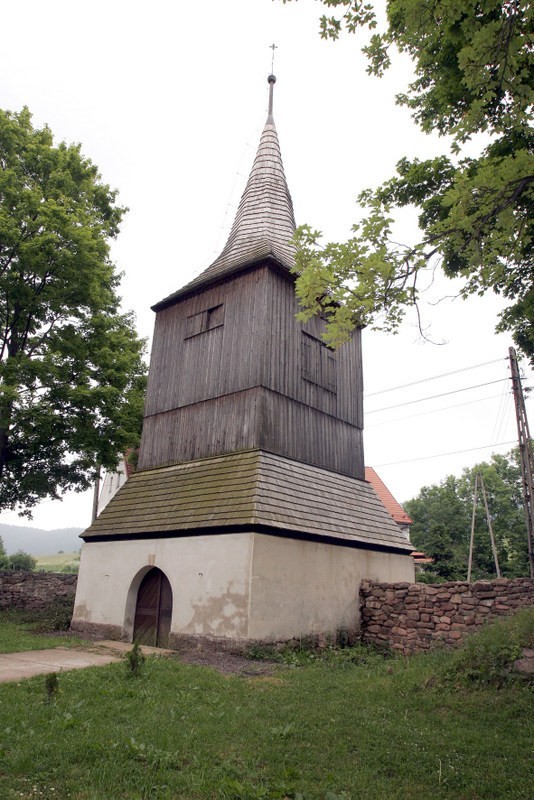 Rybnica Leśna: Kościółek z pelikanem