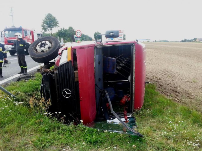 Wypadek w Niepruszewie: Bus zderzył się z samochodem...