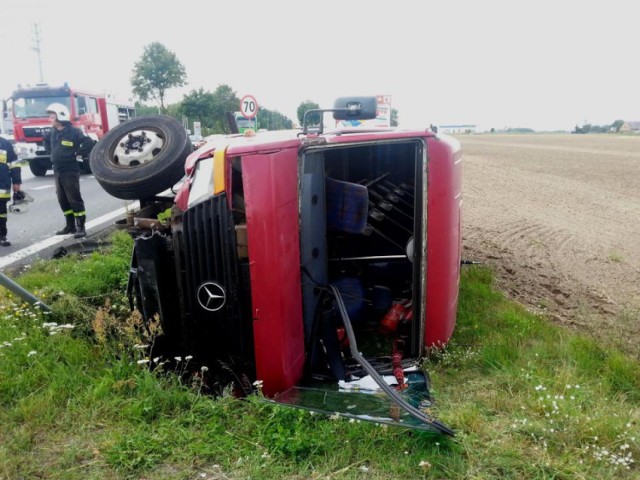 Wypadek w Niepruszewie: Bus zderzył się z samochodem osobowym