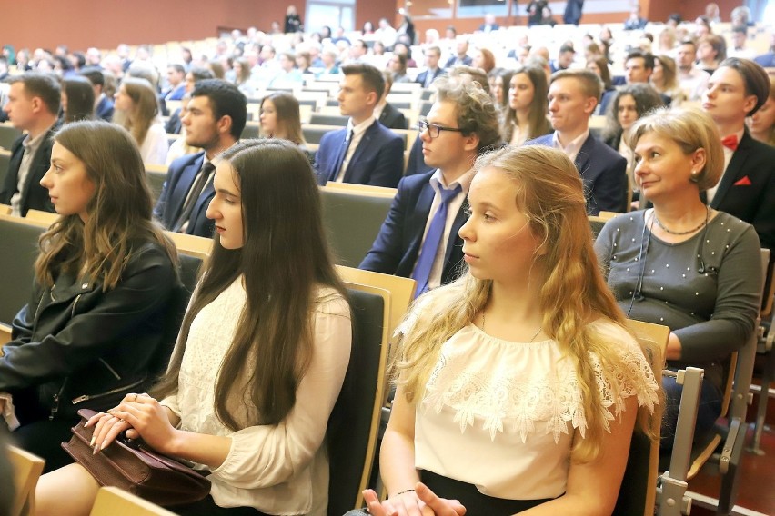 Najlepsi uczniowie z Łódzkiego otrzymali stypendia Prezesa Rady Ministrów i Ministra Edukacji Narodowejum [ZDJĘCIA] 