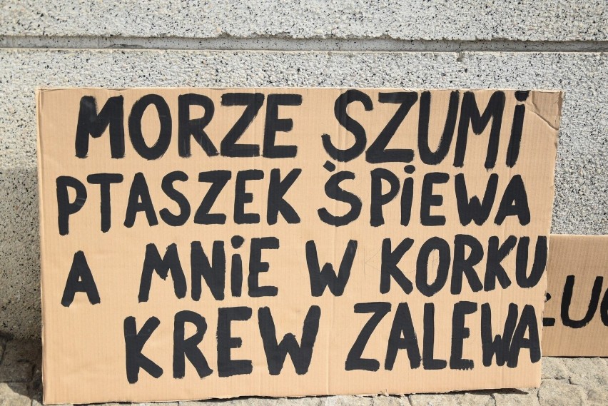 Protest przed Urzędem Miasta Gdyni - korki doprowadzają...