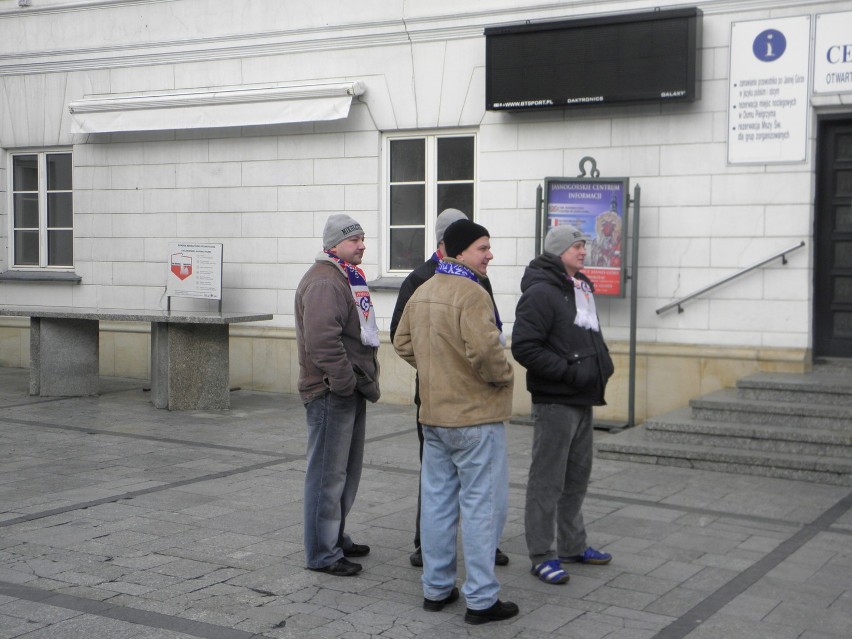 Kibice pielgryzmują na Jasną Górę (zdjęcia)