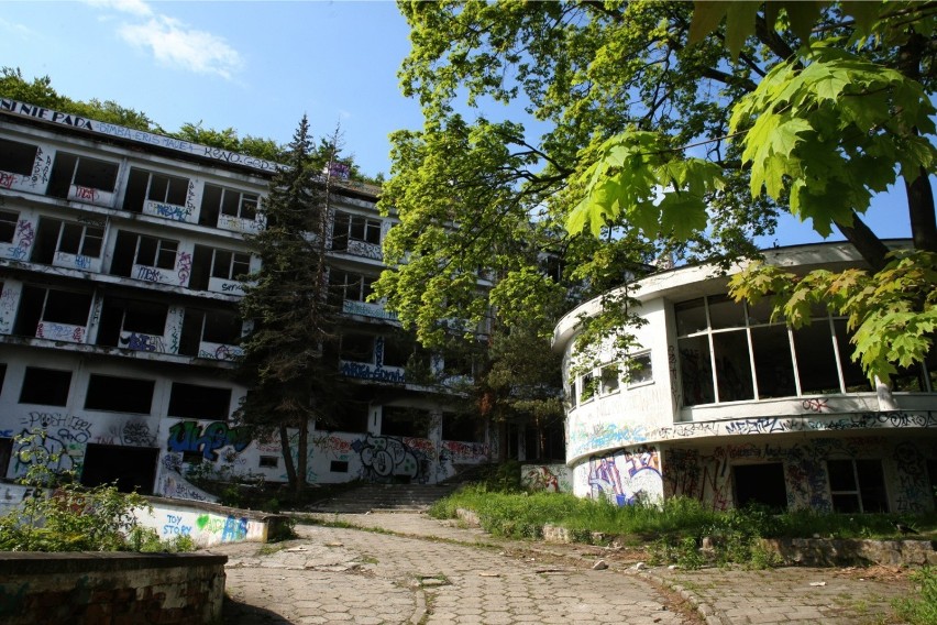Ruiny byłego sanatorium "Zdrowie" w Orłowie. Rok 2015.