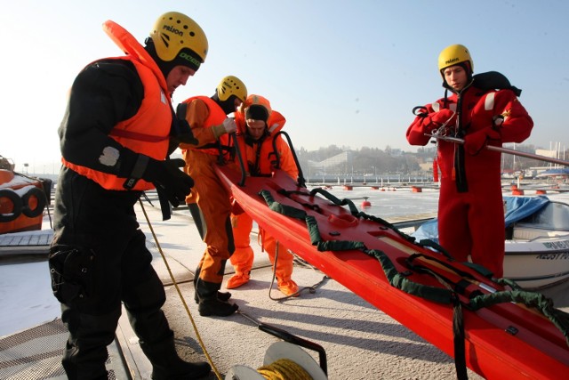 Ćwiczenia lodowe Straży Pożarnej w Gdyni