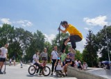 Puławy. Nowy skatepark oficjalnie otwarty. Rolkarze przetestowali go zaraz po otwarciu. Robi wrażenie!