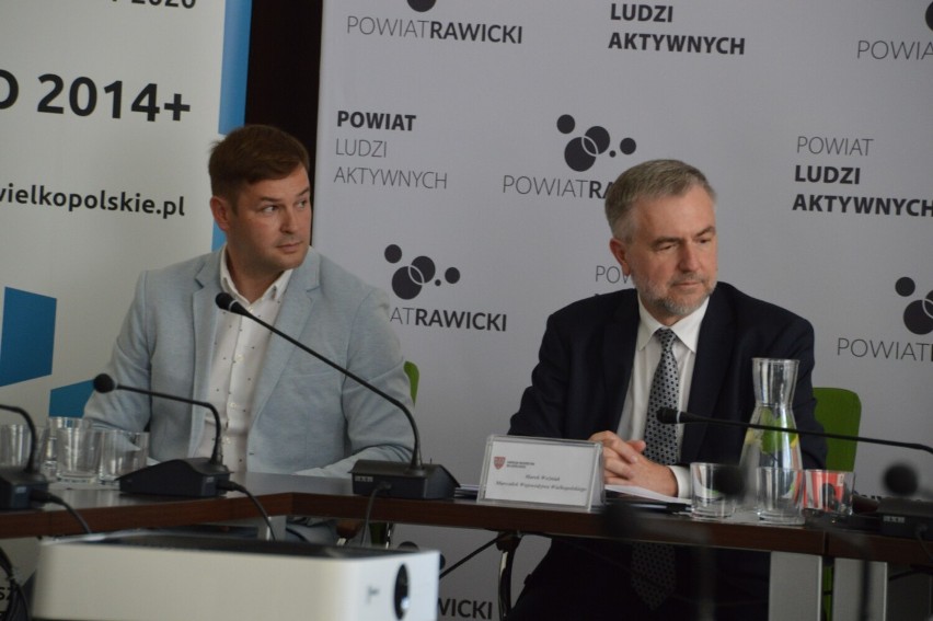 Rawicz. Z dofinansowaniem zbudują trzy nowe fragmenty ścieżek rowerowych. Dzięki nim powstanie większa sieć [ZDJĘCIA]