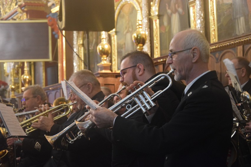 Piękne polskie kolędy i pastorałki. Koncert Kolęd w kościele WNMP w Kraśniku. Zdjęcia i wideo