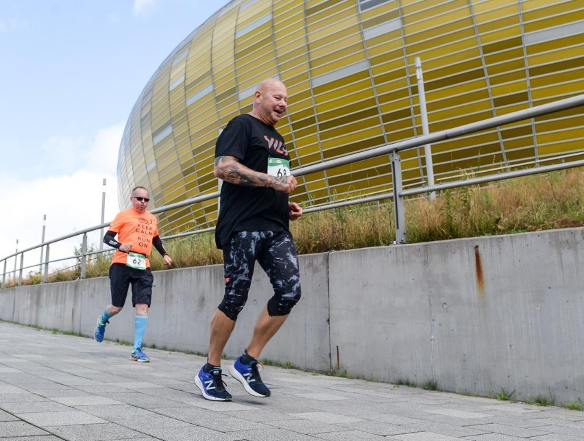 Biegowe zawody na stadionie w Gdańsku na dystansie 5 km...