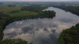 Jankowo Dolne. Piękne Jezioro Jankowskie na zdjęciach z lotu ptaka [FOTO]