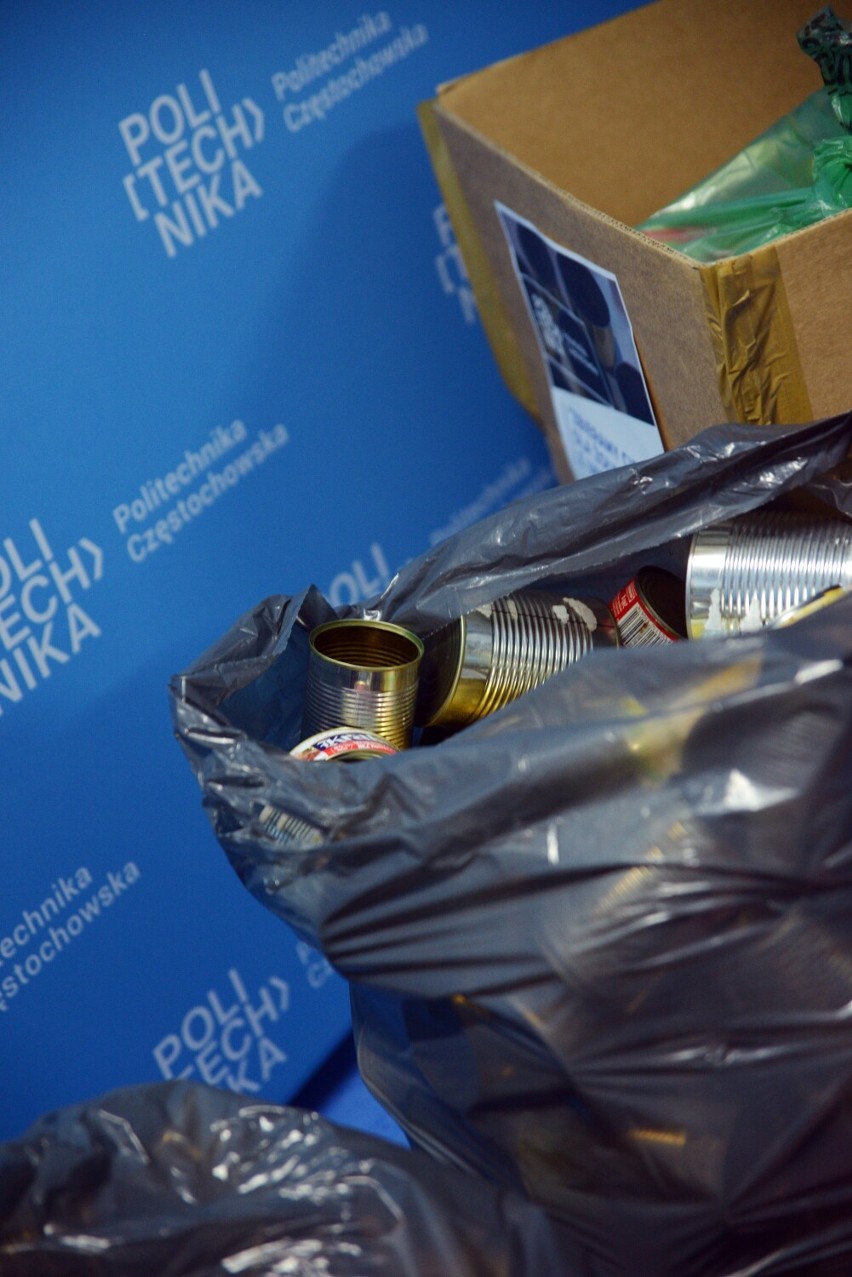 Politechnika Częstochowska zbierała metalowe puszki dla Ukrainy