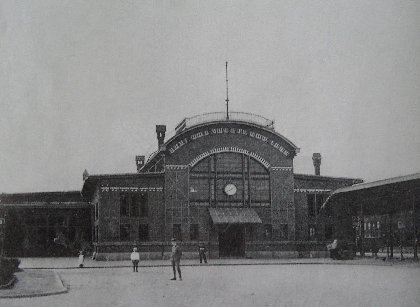 Dworzec kolejowy w Chebziu - ok. 1900 rok