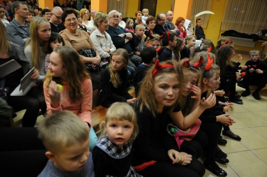 Jasełka w Dolsku. Rodzice wystawili jasełka w sali...