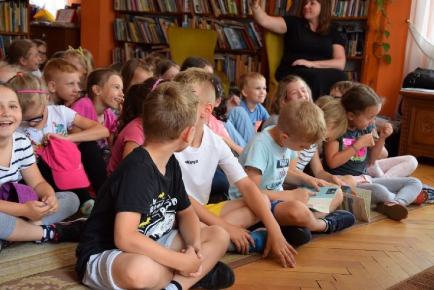 Pruszcz Gdański:Spotkania dzieci z pisarzami podczas drugiego dnia Festiwalu Książki Dziecięcej [ZDJĘCIA]