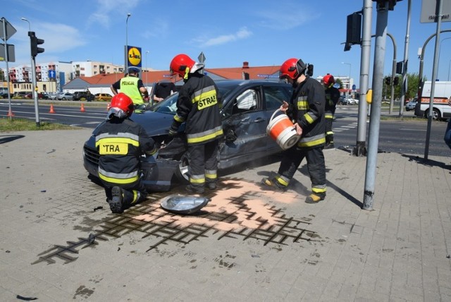 Wypadek na Ustroniu. Dwie osoby w szpitalu