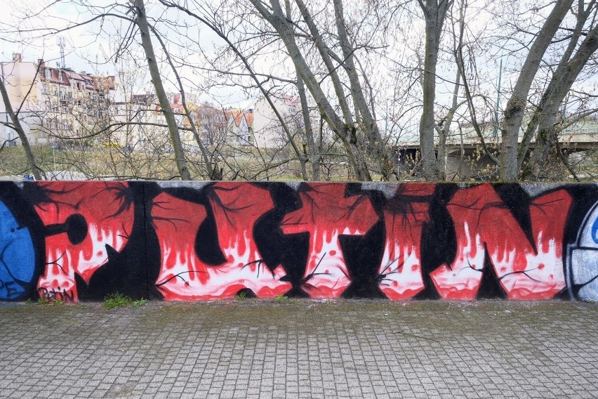 Na poznańskiej Śródce powstał nowy mural z napisem „HWDP...