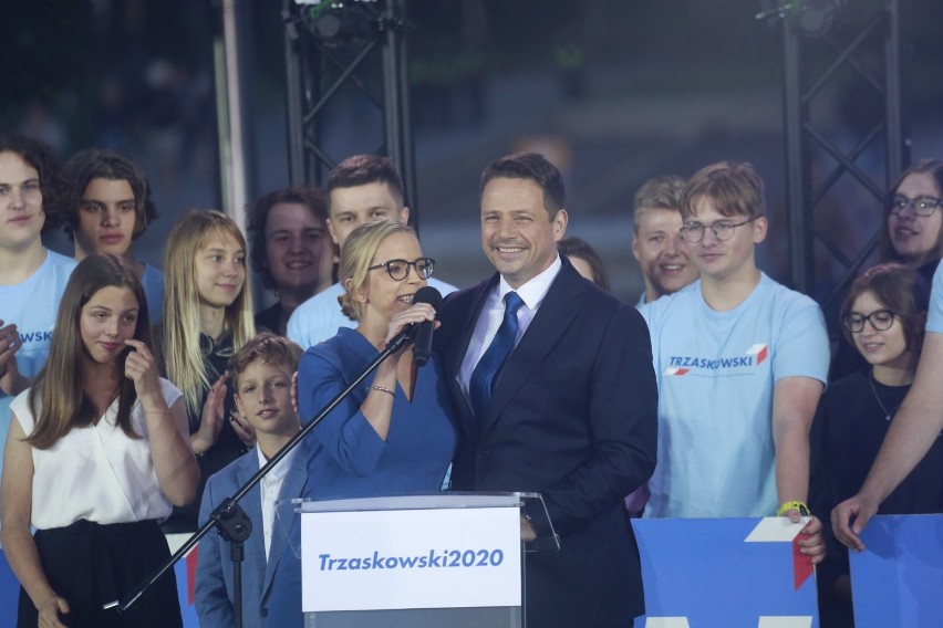 Wieczór wyborczy 2020. Rafał Trzaskowski w chwili ogłoszenia wyników wyborów prezydenckich 2020.