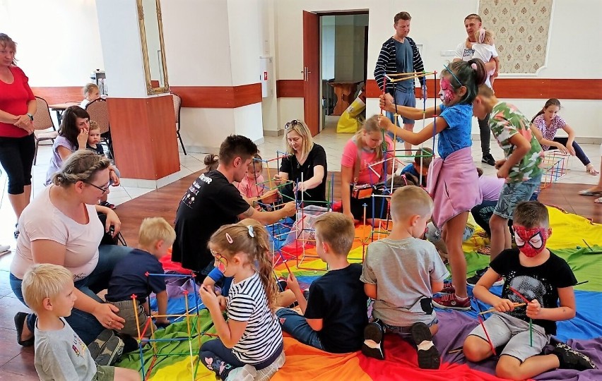 Rodaki. Mali mieli już swój czas na zabawę, teraz czas dla młodzieży i dorosłych