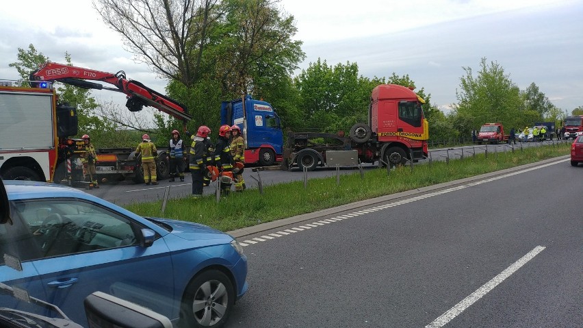 DK 94 na Olkusz zablokowana przy mikrohucie. Tir zablokował drogę [ZDJĘCIA]