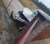 Wypadek na Miczurina w Wodzisławiu Śl. Auto w ogrodzeniu