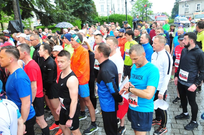 Krośnieński Bieg Konstytucji i Zawody Nordic Walking. Na mecie zameldowało się ponad 200 uczestników [ZDJĘCIA]