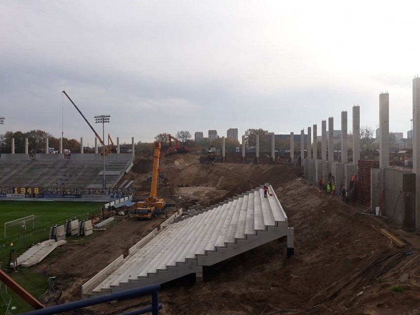 Sporo dzieje się na budowie stadionu przy ul. Twardowskiego...