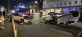 Poważny wypadek w Gdańsku. Na ulicy Kołobrzeskiej zderzyły się ze sobą dwa samochody osobowe. 62-letnia kobieta została ranna. ZDJĘCIA