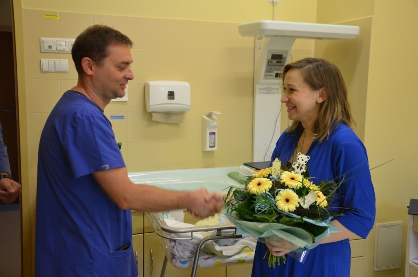 Tysiąc złotych wyprawki dla tysięcznego dziecka urodzonego w szpitalu powiatowym w Bochni