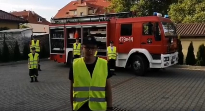Młodzieżowa Drużyna Pożarnicza z OSP w Lęborku ćwiczyła pompki dla Wojtusia. W kolejce są już kolejne grupy [ZDJĘCIA]